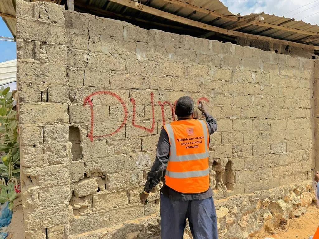 Kismayo Mayor Omar Abdullahi Mohamed inspects newly designated parking areas near Sinai Market.