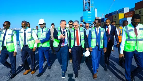 Somalia Welcomes Turkish Delegation at Mogadishu Port to Strengthen Cooperation in Maritime Infrastructure