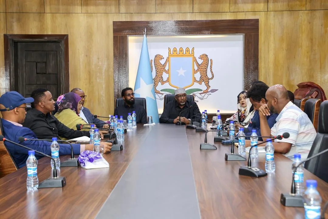 Guddiyada Dib-u-eegista Dastuurka oo soo-jeedimahooda u gudbiyay Guddoonka Baarlamaanka