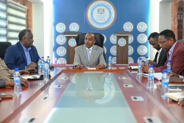 Somalia’s deputy foreign minister meets business leaders to discuss EAC integration