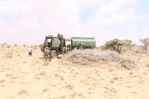 Somali National Army delivers water to drought-hit Mudug communities.