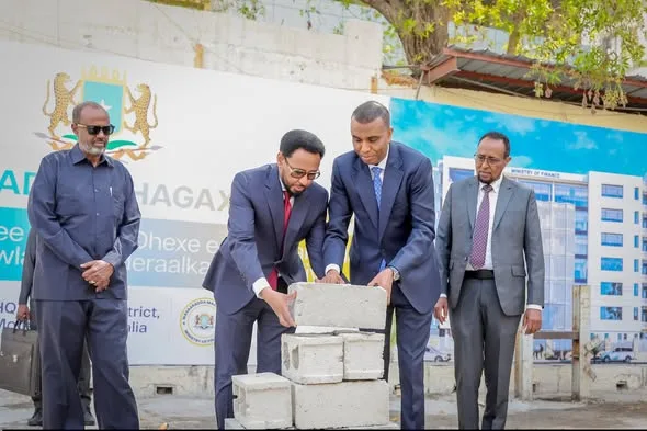 Somalia’s Prime Minister Lays Foundation Stone for New Ministry of Finance Headquarters
