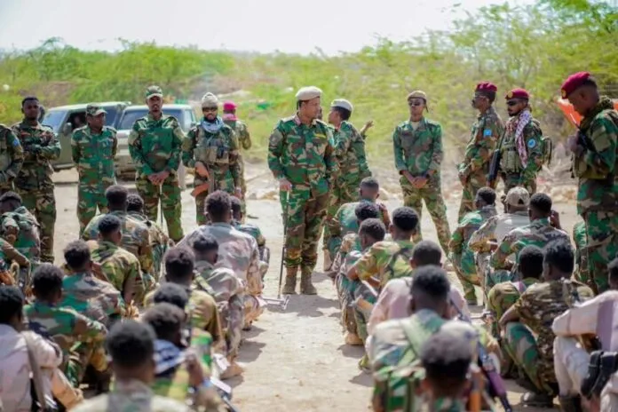 Somali Army Land Forces Commander Inspects Military Bases in Beledweyne