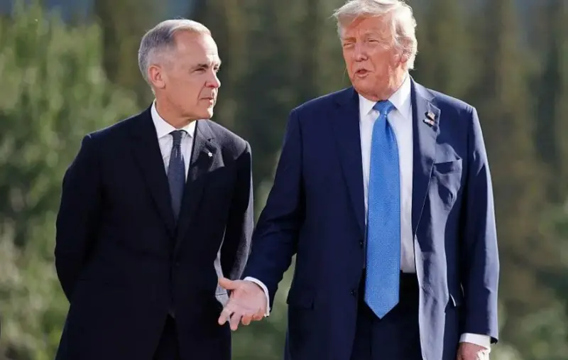 Trump oo ku hanjabay in uu 100% canshuur saari doono badeecadaha Canada