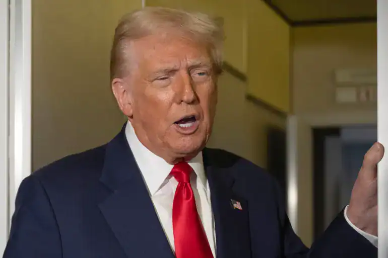 Trump ayaa sheegay inuu canshuuro cusub