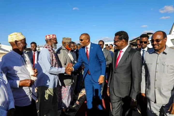 Prime Minister Hamza Abdi Barre arrives in Dhusamareb for the closing of the Heritage Institute Conference.